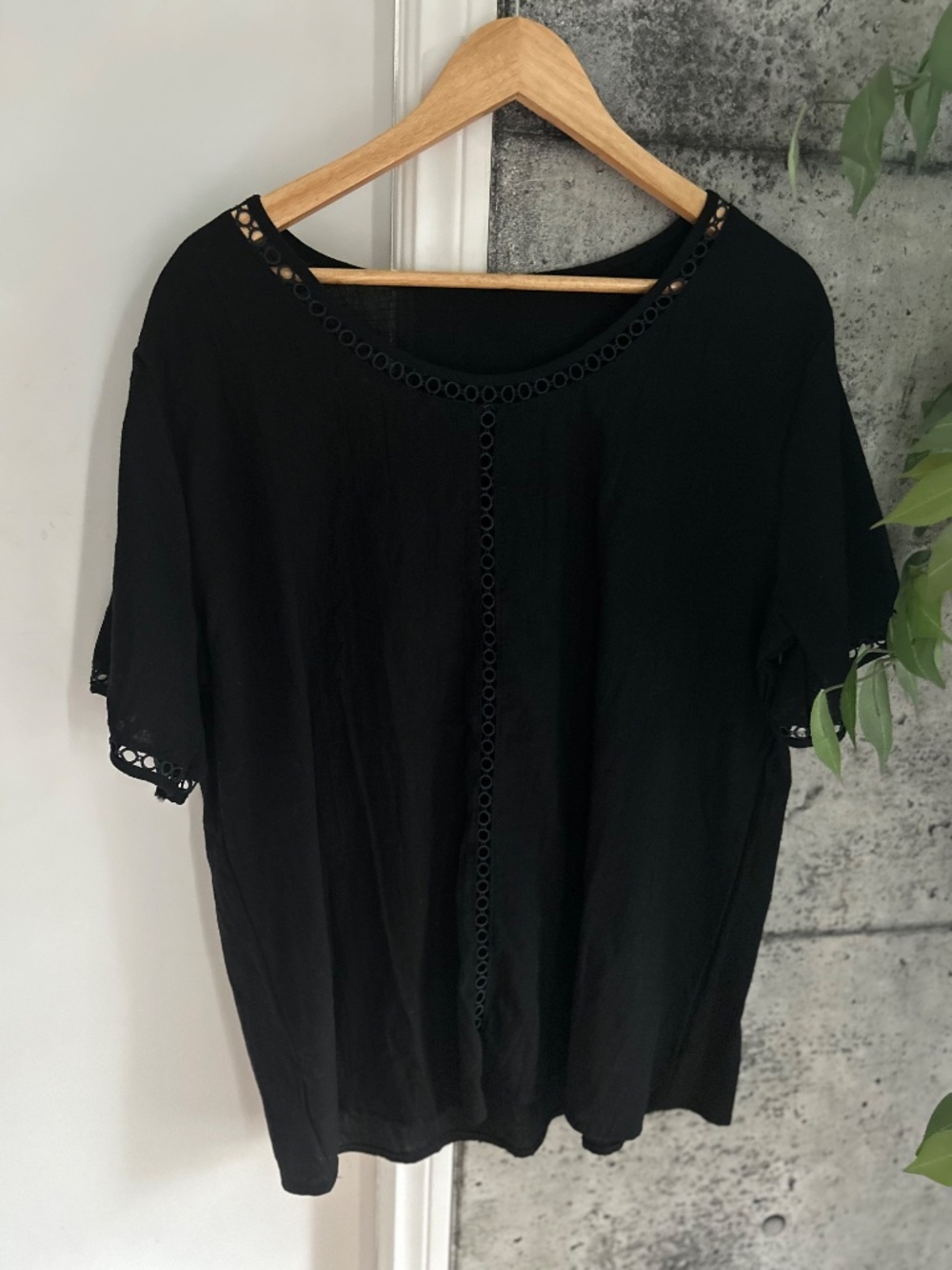 NWT COTTON/LINEN BLACK TOP WITH "CUT OUT" FEATURE XL